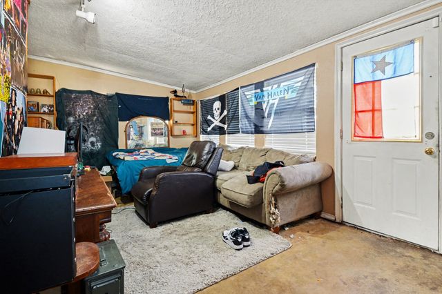 1108 Savannah Drive, Ennis, TX 75119