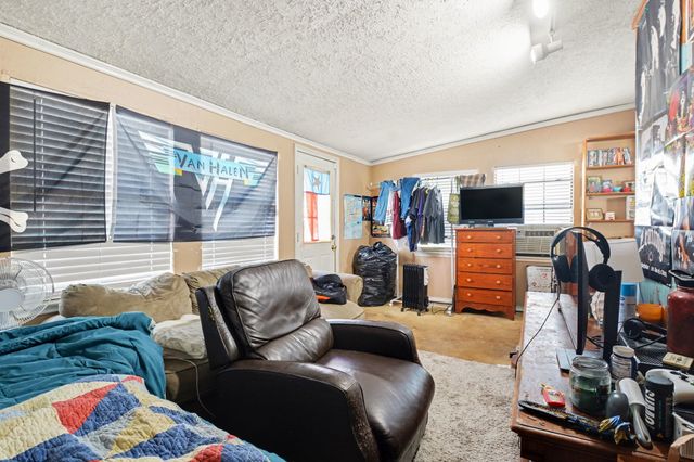 1108 Savannah Drive, Ennis, TX 75119