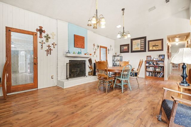 1108 Savannah Drive, Ennis, TX 75119