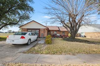 1108 Savannah Drive, Ennis, TX 75119