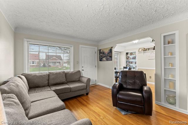 7609 Rosedale Boulevard, Allen Park, MI 48101