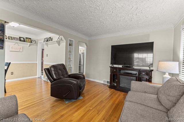 7609 Rosedale Boulevard, Allen Park, MI 48101