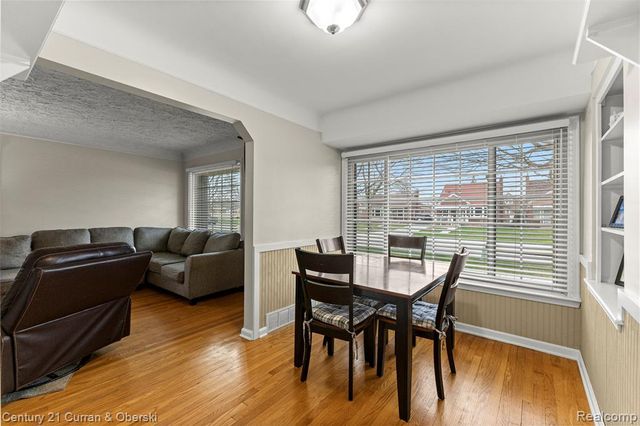 7609 Rosedale Boulevard, Allen Park, MI 48101