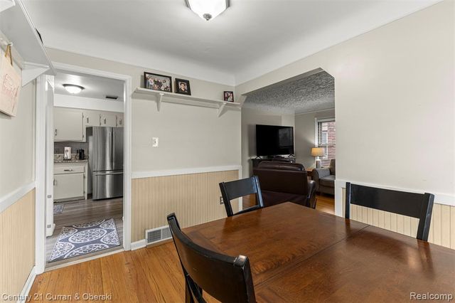 7609 Rosedale Boulevard, Allen Park, MI 48101