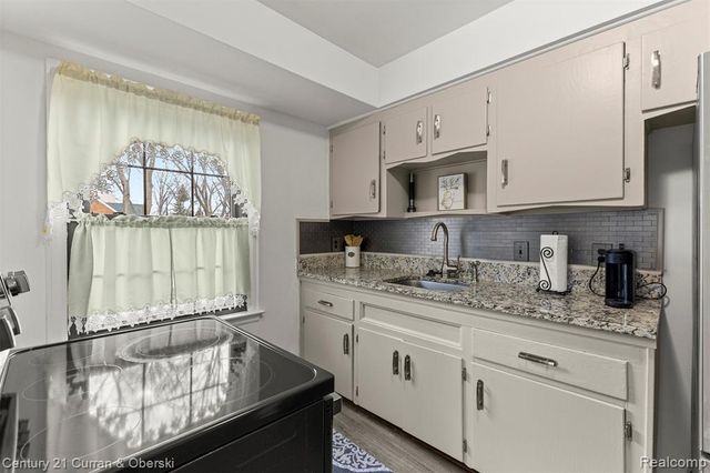 7609 Rosedale Boulevard, Allen Park, MI 48101