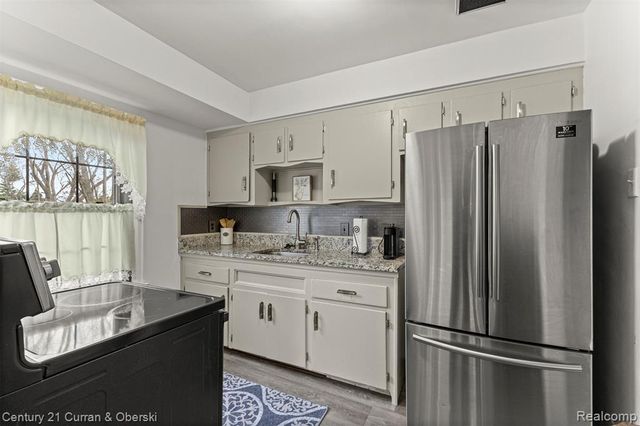 7609 Rosedale Boulevard, Allen Park, MI 48101