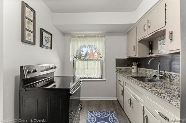 7609 Rosedale Boulevard, Allen Park, MI 48101