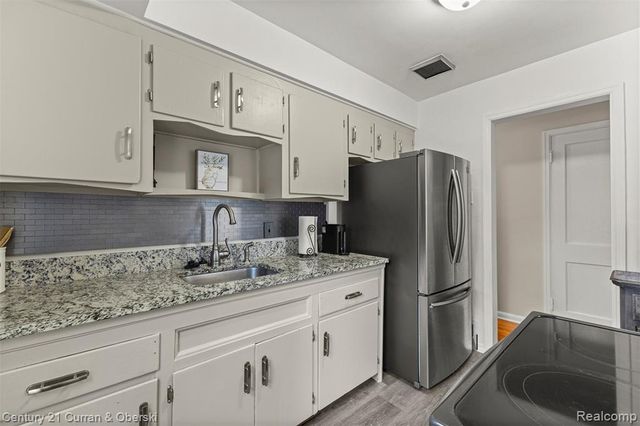 7609 Rosedale Boulevard, Allen Park, MI 48101