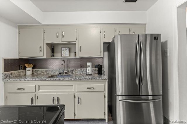 7609 Rosedale Boulevard, Allen Park, MI 48101