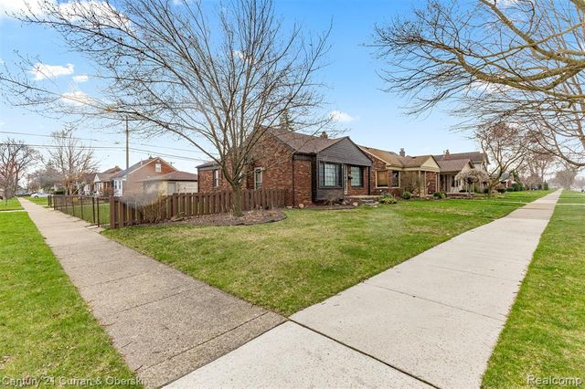 7609 Rosedale Boulevard, Allen Park, MI 48101