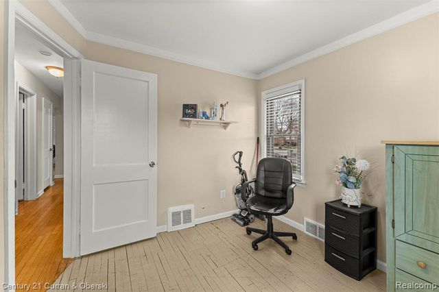 7609 Rosedale Boulevard, Allen Park, MI 48101