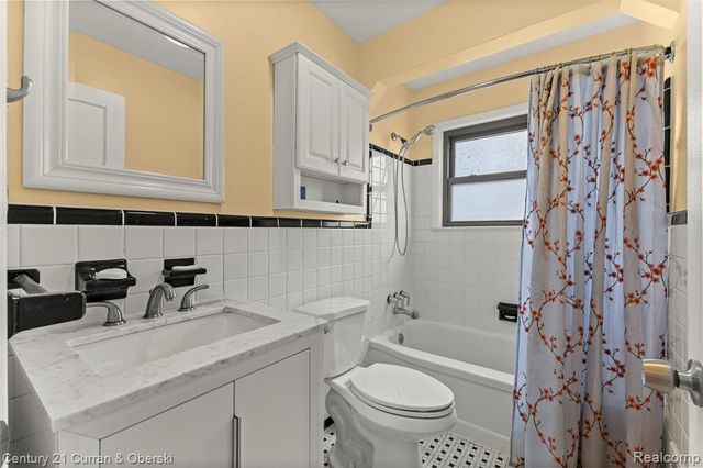 7609 Rosedale Boulevard, Allen Park, MI 48101