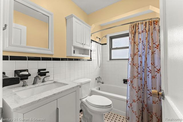 7609 Rosedale Boulevard, Allen Park, MI 48101