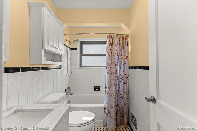 7609 Rosedale Boulevard, Allen Park, MI 48101