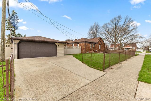 7609 Rosedale Boulevard, Allen Park, MI 48101