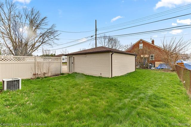 7609 Rosedale Boulevard, Allen Park, MI 48101