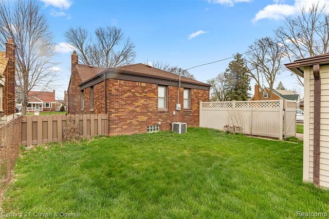7609 Rosedale Boulevard, Allen Park, MI 48101