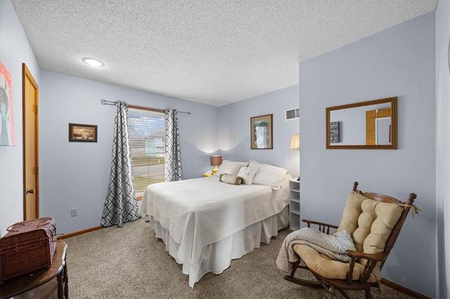 909 E Cothrell Street, Olathe, KS 66061