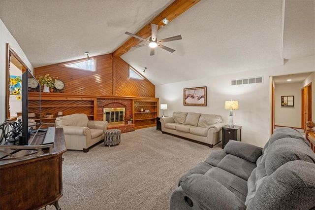 909 E Cothrell Street, Olathe, KS 66061