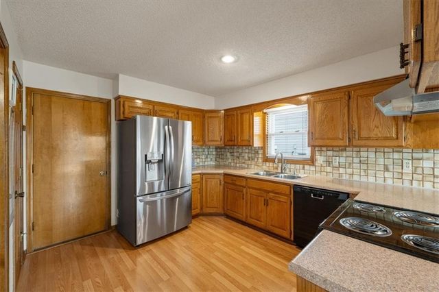 909 E Cothrell Street, Olathe, KS 66061