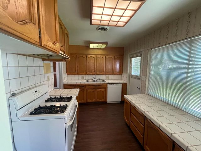 4119 N Commerce St, Stockton, CA 95204