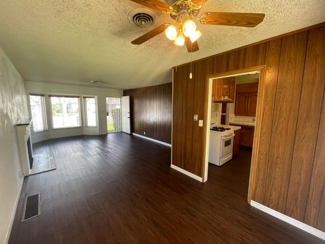 4119 N Commerce St, Stockton, CA 95204