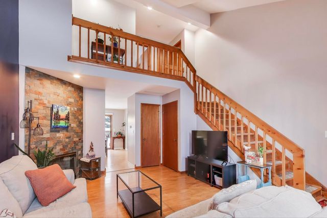 174 Dunbar Lane, East Dundee, IL 60118