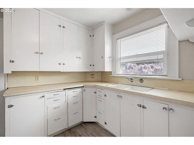 2421 KINCAID St, Eugene, OR 97405