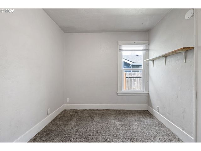 2421 KINCAID St, Eugene, OR 97405