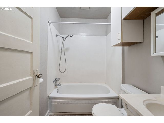 2421 KINCAID St, Eugene, OR 97405