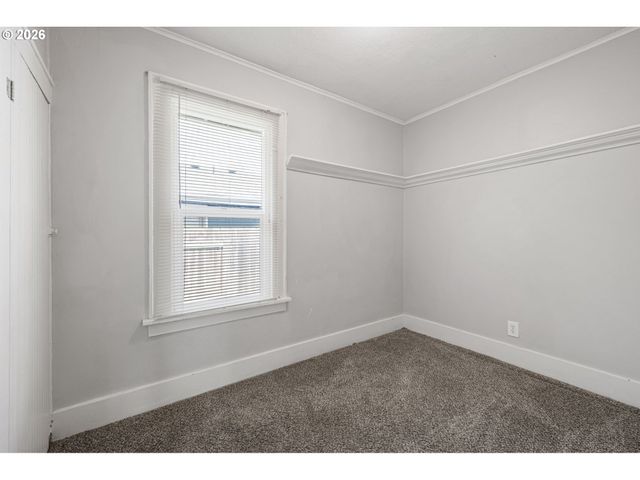 2421 KINCAID St, Eugene, OR 97405