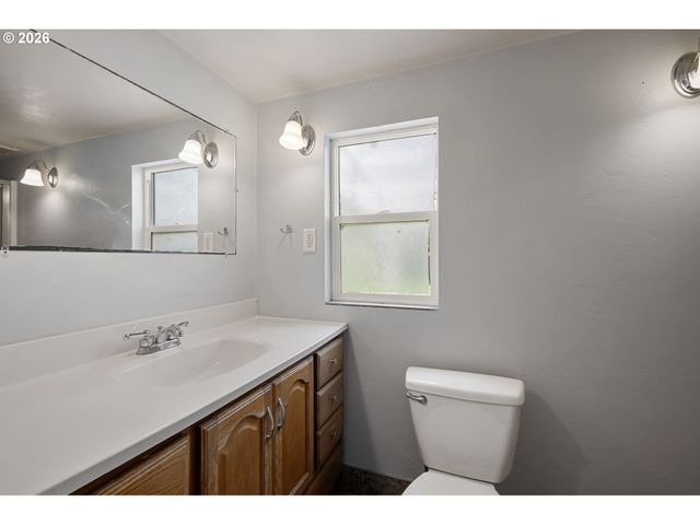 2421 KINCAID St, Eugene, OR 97405