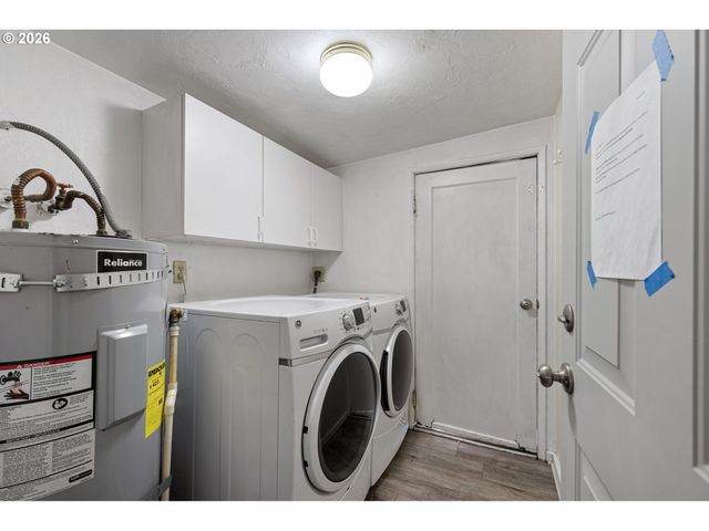 2421 KINCAID St, Eugene, OR 97405