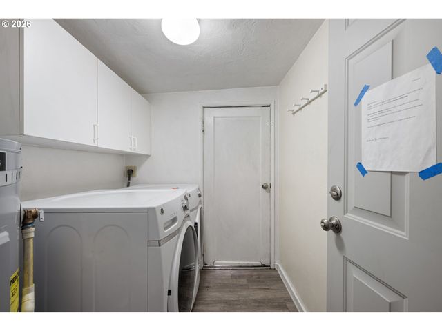 2421 KINCAID St, Eugene, OR 97405