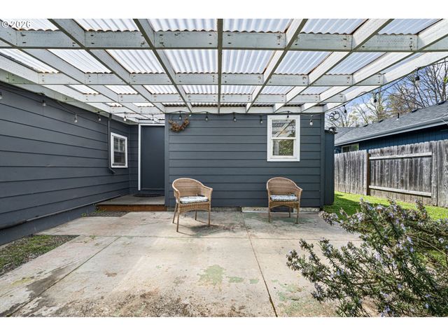 2421 KINCAID St, Eugene, OR 97405