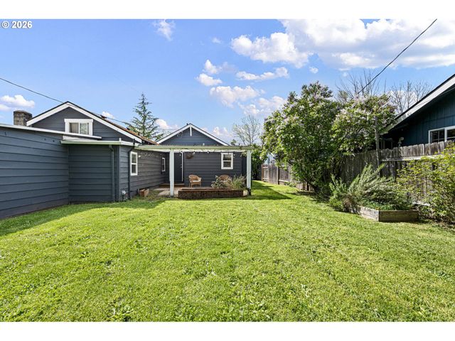 2421 KINCAID St, Eugene, OR 97405