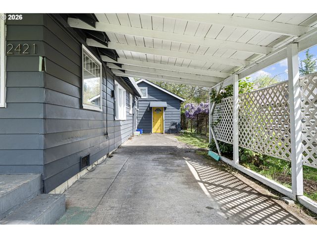 2421 KINCAID St, Eugene, OR 97405