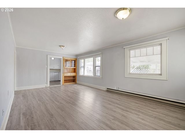 2421 KINCAID St, Eugene, OR 97405