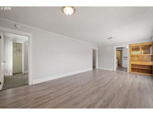 2421 KINCAID St, Eugene, OR 97405