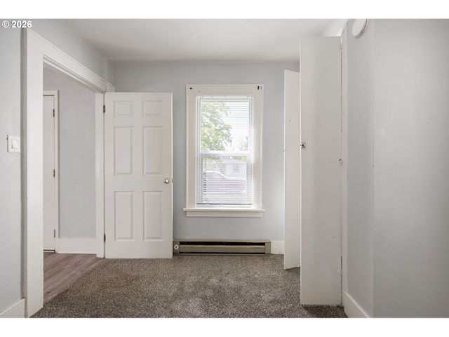 2421 KINCAID St, Eugene, OR 97405