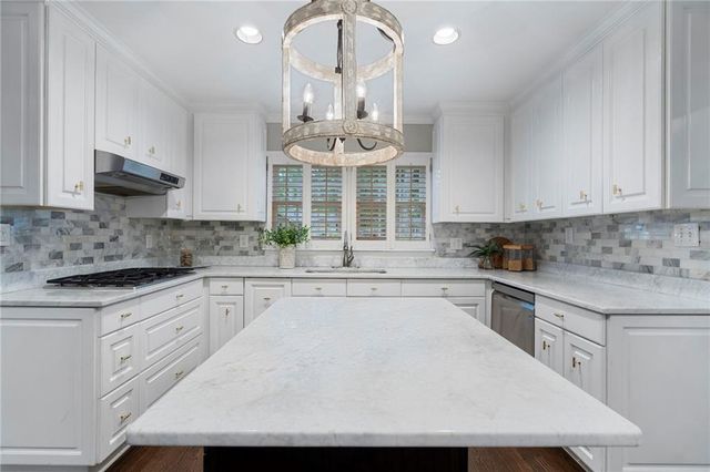 82 Lakeland NW Drive, Atlanta, GA 30305