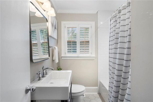 82 Lakeland NW Drive, Atlanta, GA 30305