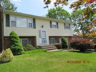 10 Liberty Court, Washingtonville, NY 10992