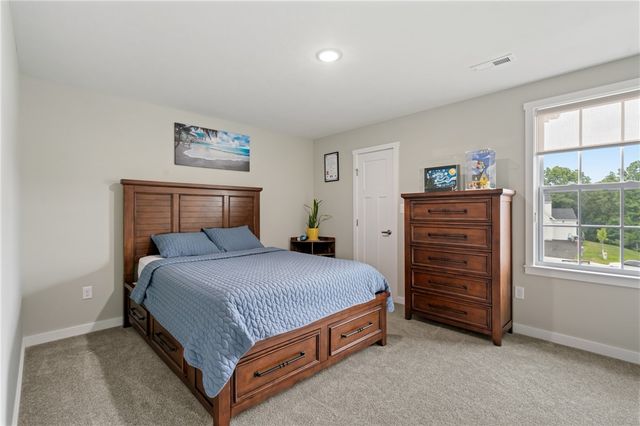 5052 Chalfant Ln, Hampton, PA 15044