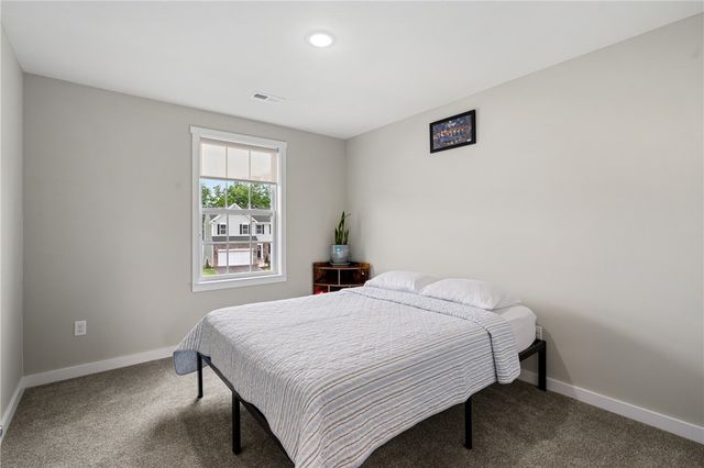 5052 Chalfant Ln, Hampton, PA 15044