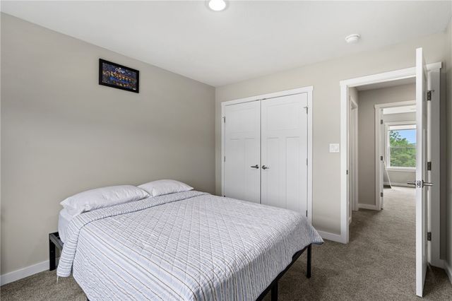 5052 Chalfant Ln, Hampton, PA 15044