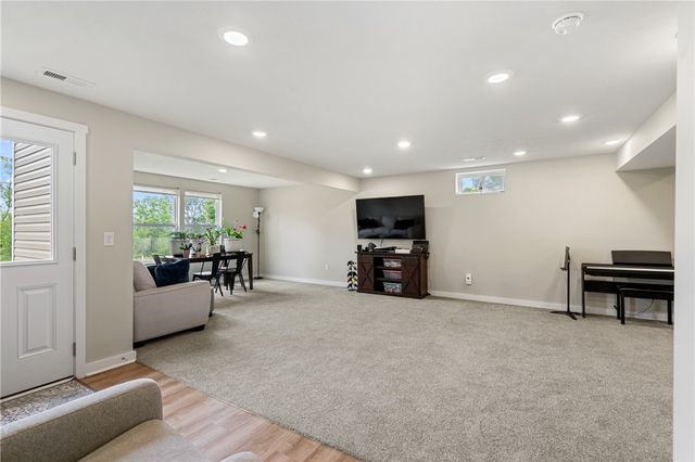 5052 Chalfant Ln, Hampton, PA 15044