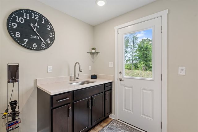 5052 Chalfant Ln, Hampton, PA 15044