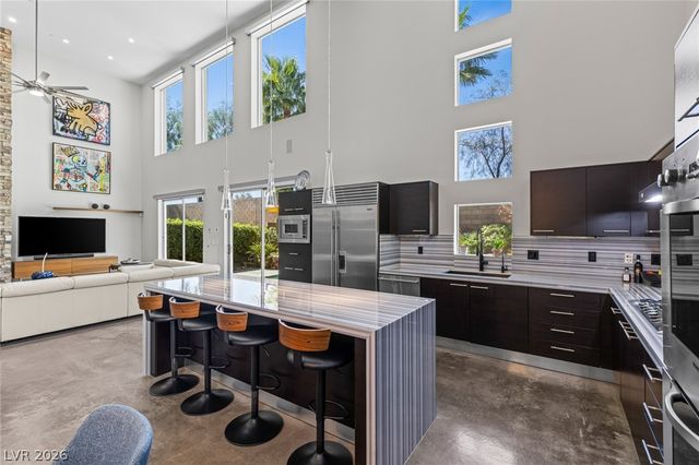 1425 Canyon Ledge Court, Las Vegas, NV 89117