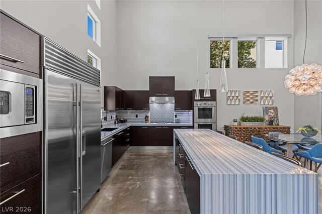 1425 Canyon Ledge Court, Las Vegas, NV 89117